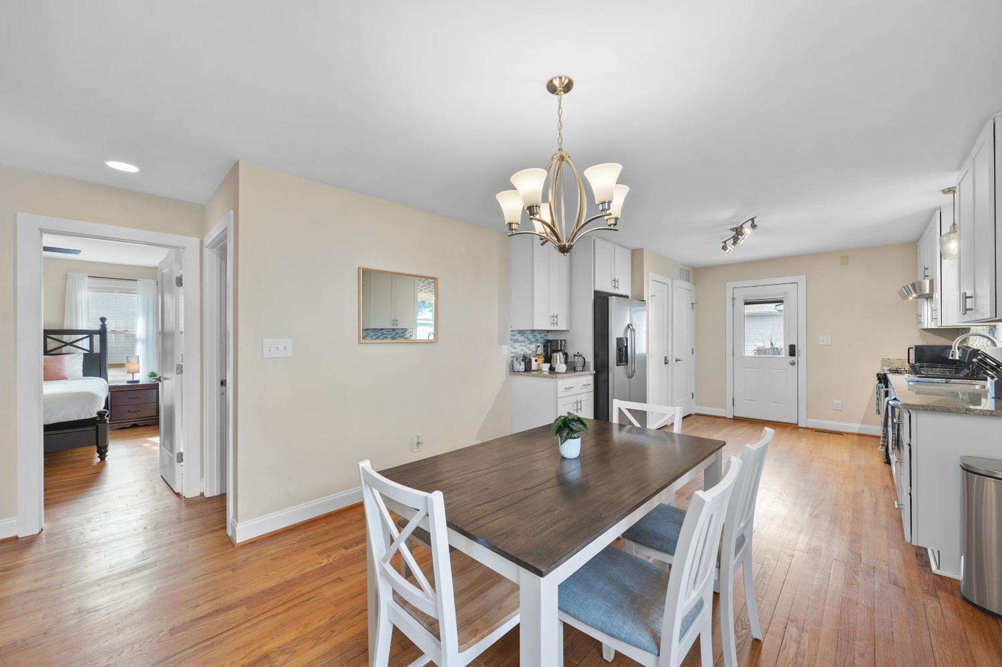 Charming Dt 3-Bed Bungalow With Fenced-In Yard Raleigh Eksteriør billede